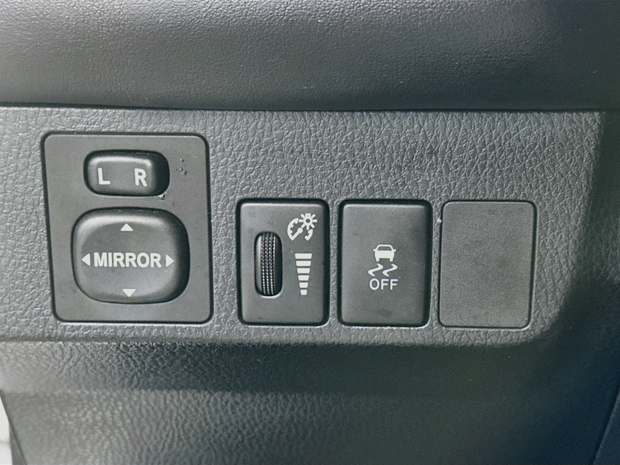 Used 2013 Toyota RAV4 XLE FWD image 16