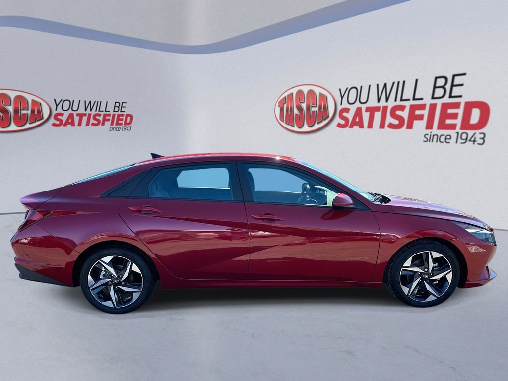 Used 2023 Hyundai Elantra SEL w/ Convenience Package image 2