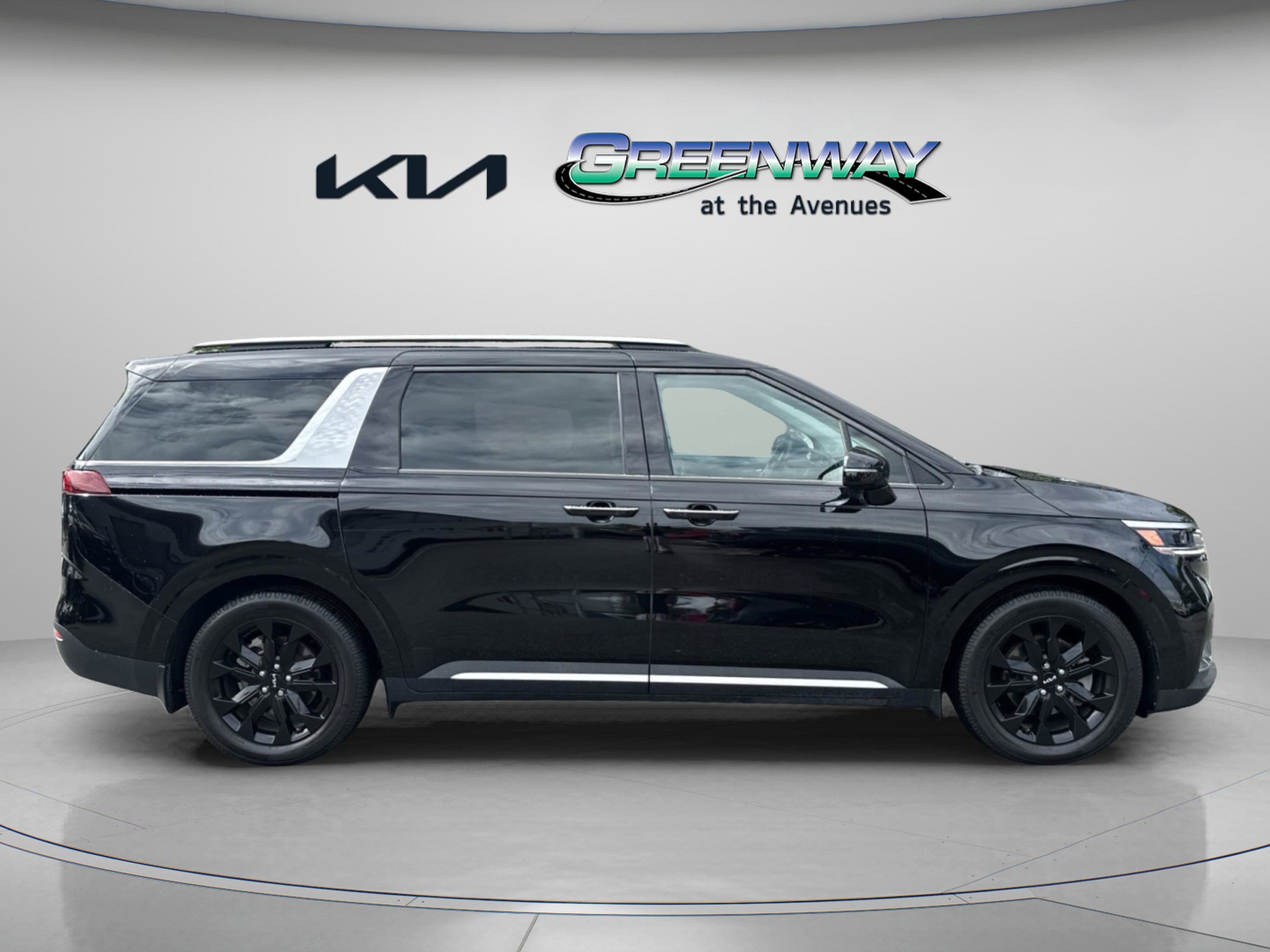Used 2023 Kia Carnival SX image 5