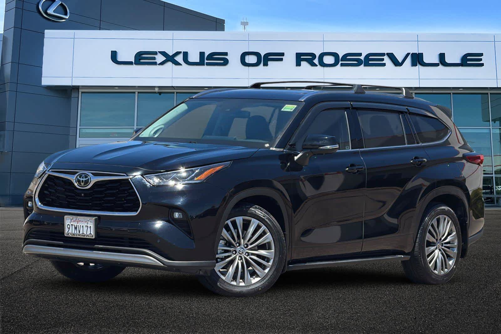 Used 2021 Toyota Highlander Platinum FWD image 1
