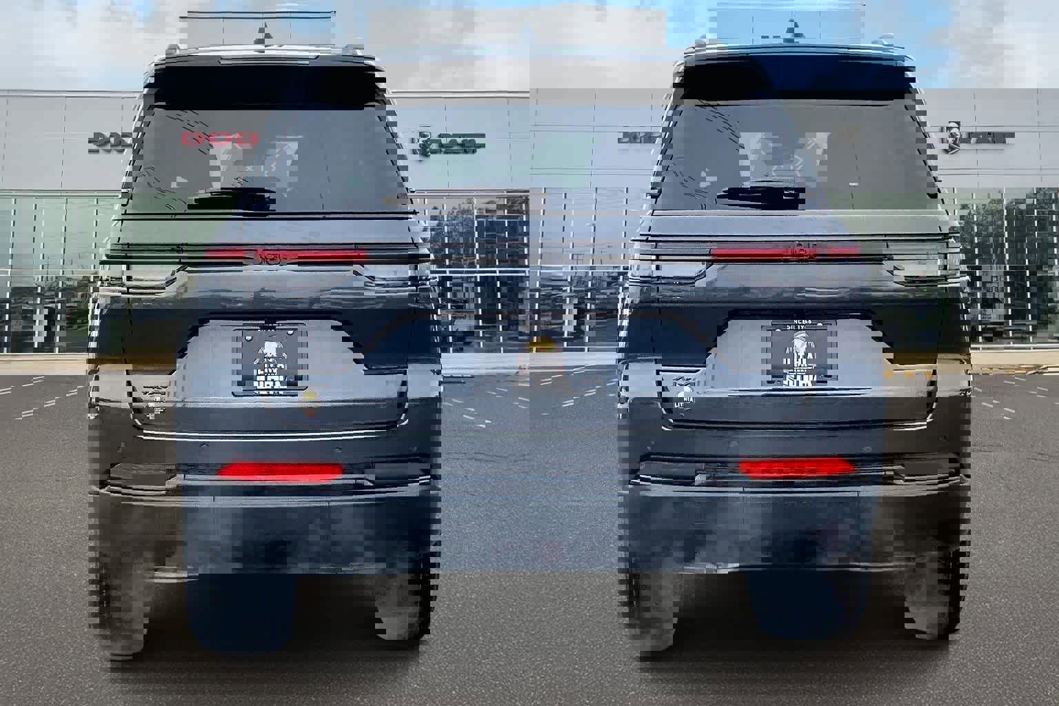 New 2025 Jeep Grand Cherokee Altitude image 5