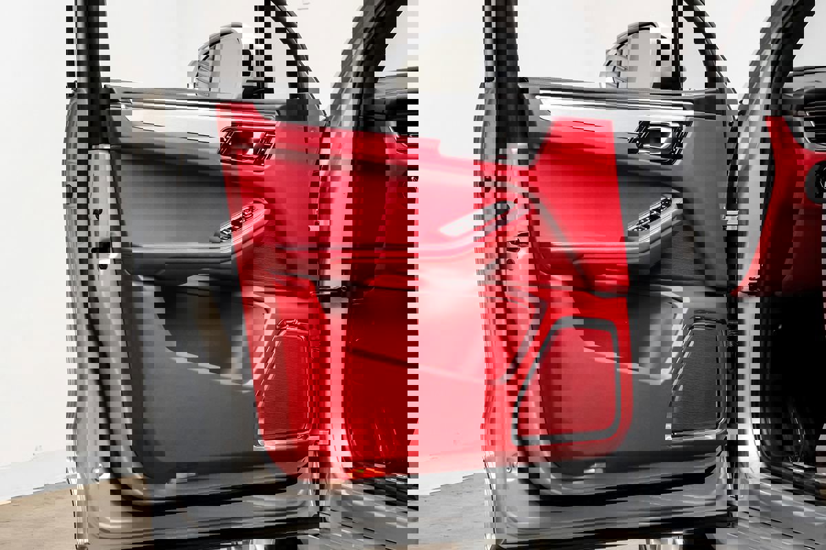 Used 2016 Porsche Macan Turbo AWD/4WD image 38