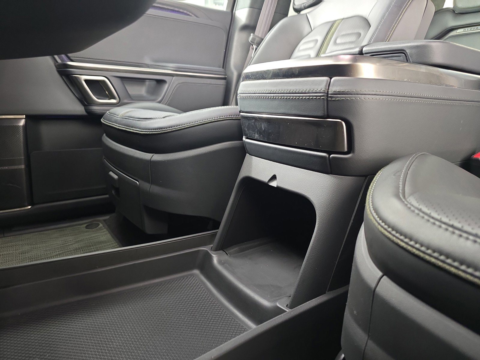 Used 2022 Rivian R1T Adventure AWD/4WD image 33