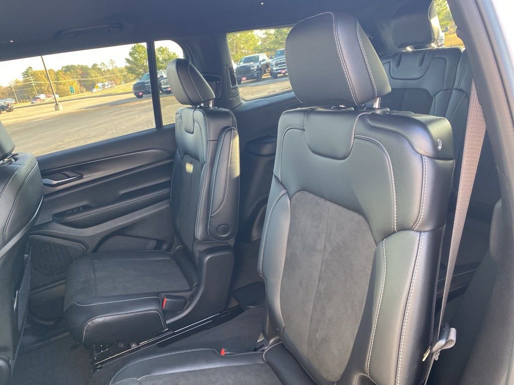 New 2025 Jeep Grand Cherokee L Altitude image 37