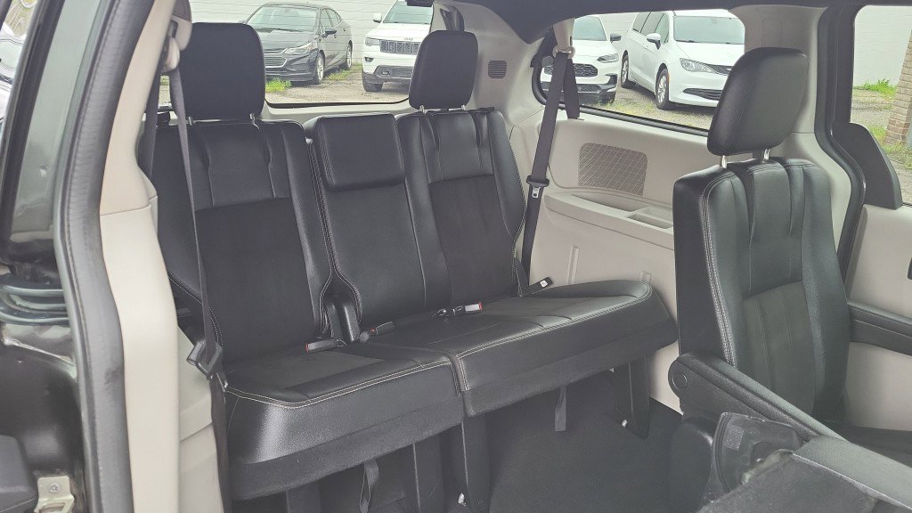 Used 2019 Dodge Grand Caravan SXT image 25