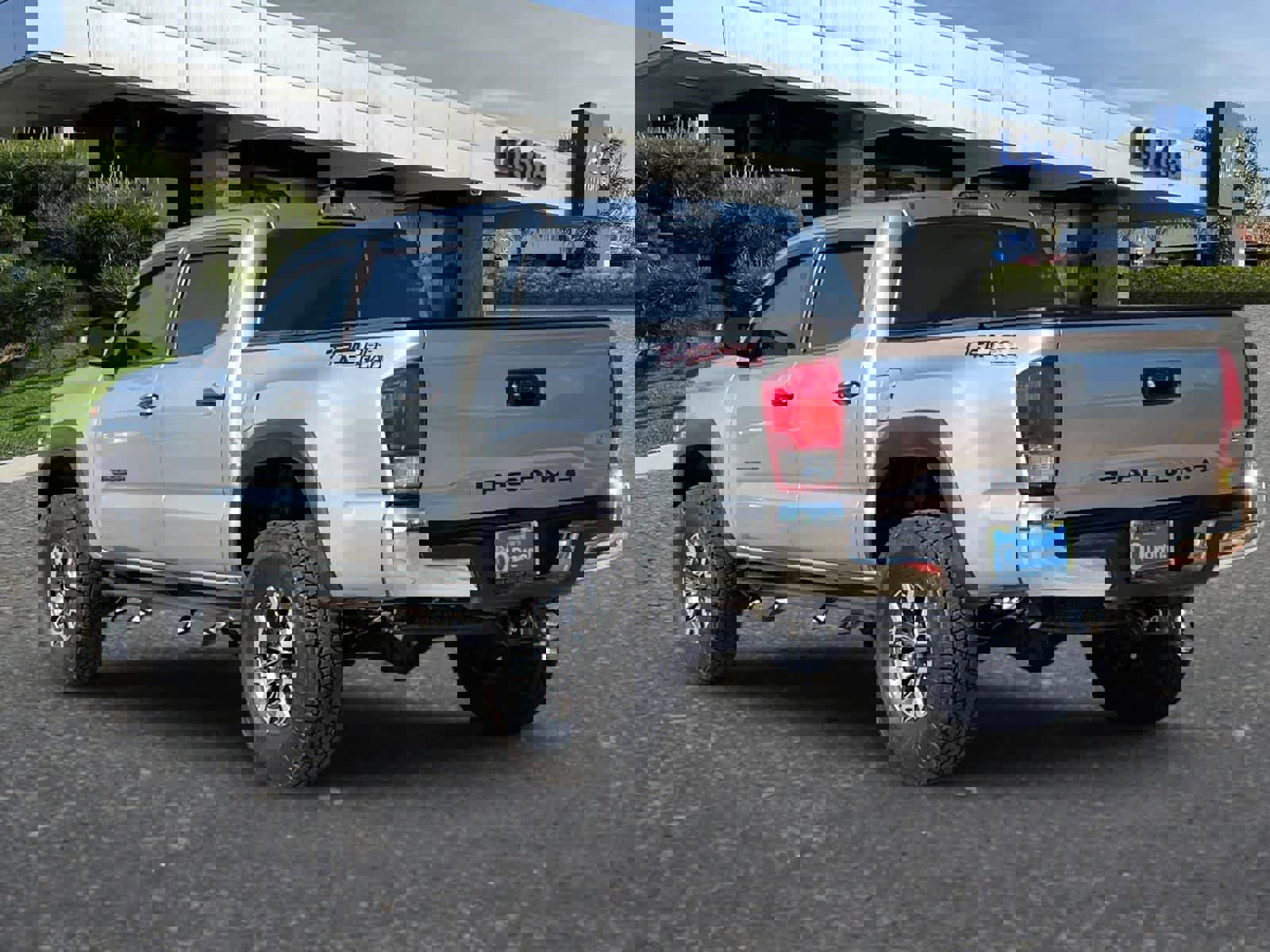 Used 2017 Toyota Tacoma TRD Off-Road w/ Tow Package image 7