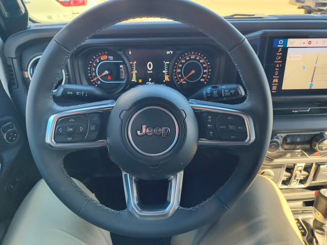 Used 2025 Jeep Wrangler Unlimited Sahara AWD/4WD image 20