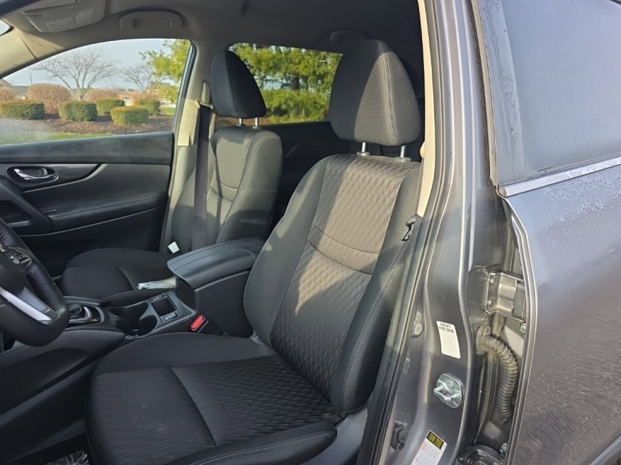 Used 2019 Nissan Rogue SV image 22