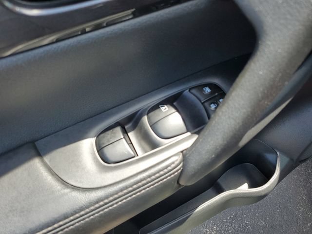 Used 2017 Nissan Rogue S AWD/4WD image 21