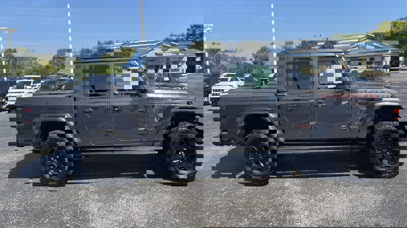Used 2021 Jeep Gladiator Mojave image 2