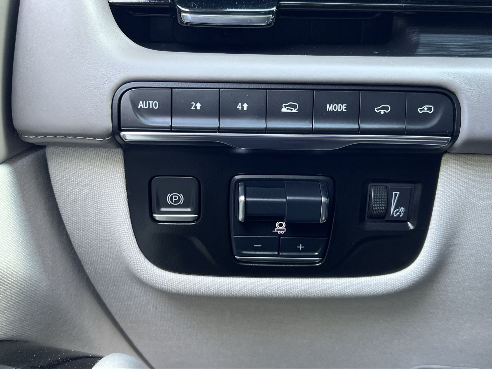 Used 2024 Cadillac Escalade Sport Platinum w/ LPO, Floor Liner Package AWD/4WD image 39