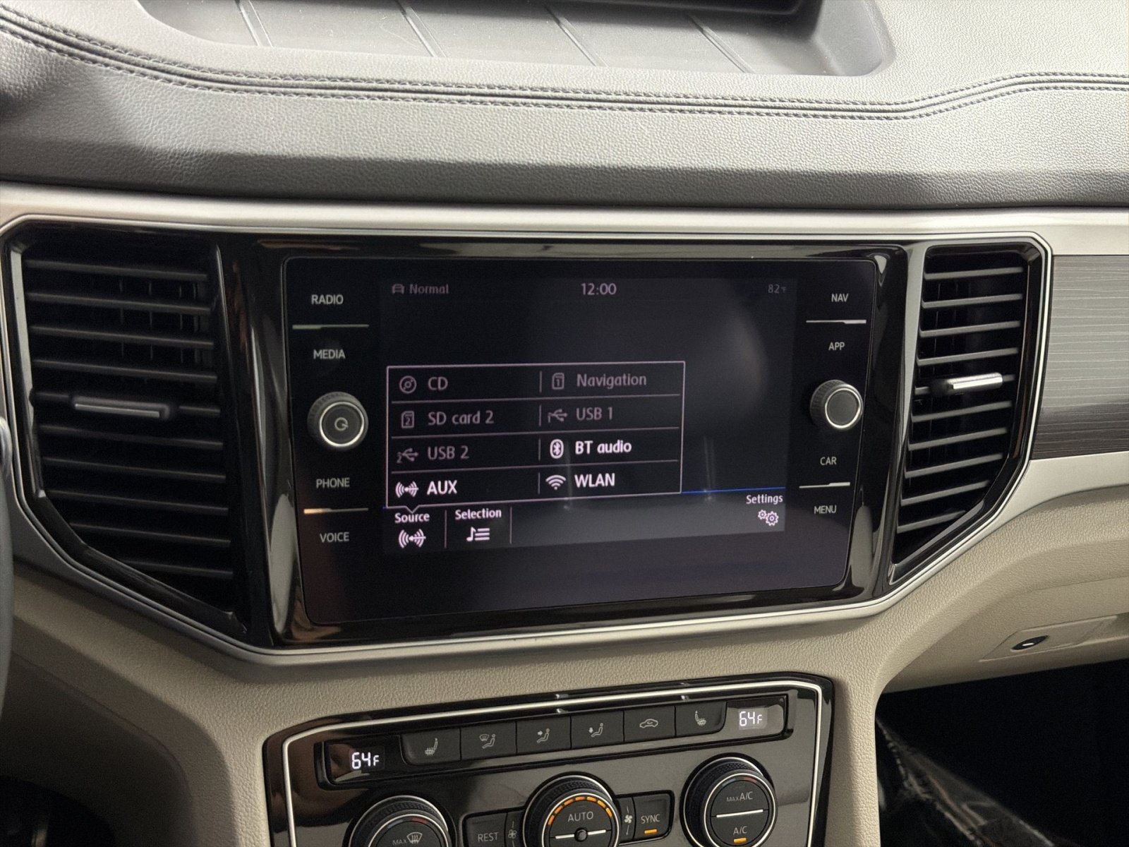 Used 2019 Volkswagen Atlas SEL R-Line AWD/4WD image 18