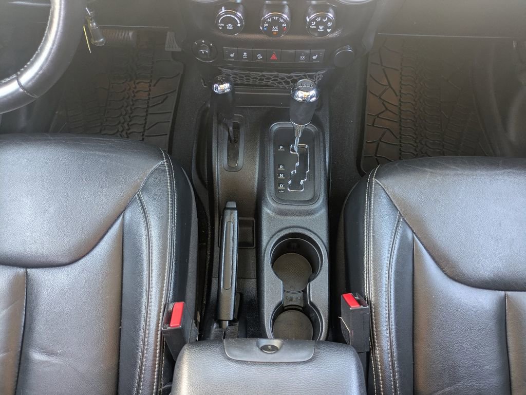 Used 2013 Jeep Wrangler Unlimited Sahara w/ Connectivity Group AWD/4WD image 20