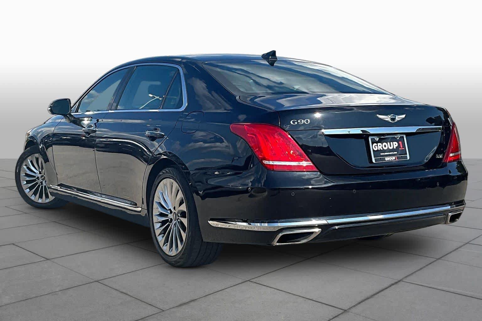Used 2018 Genesis G90 3.3T Premium RWD image 12