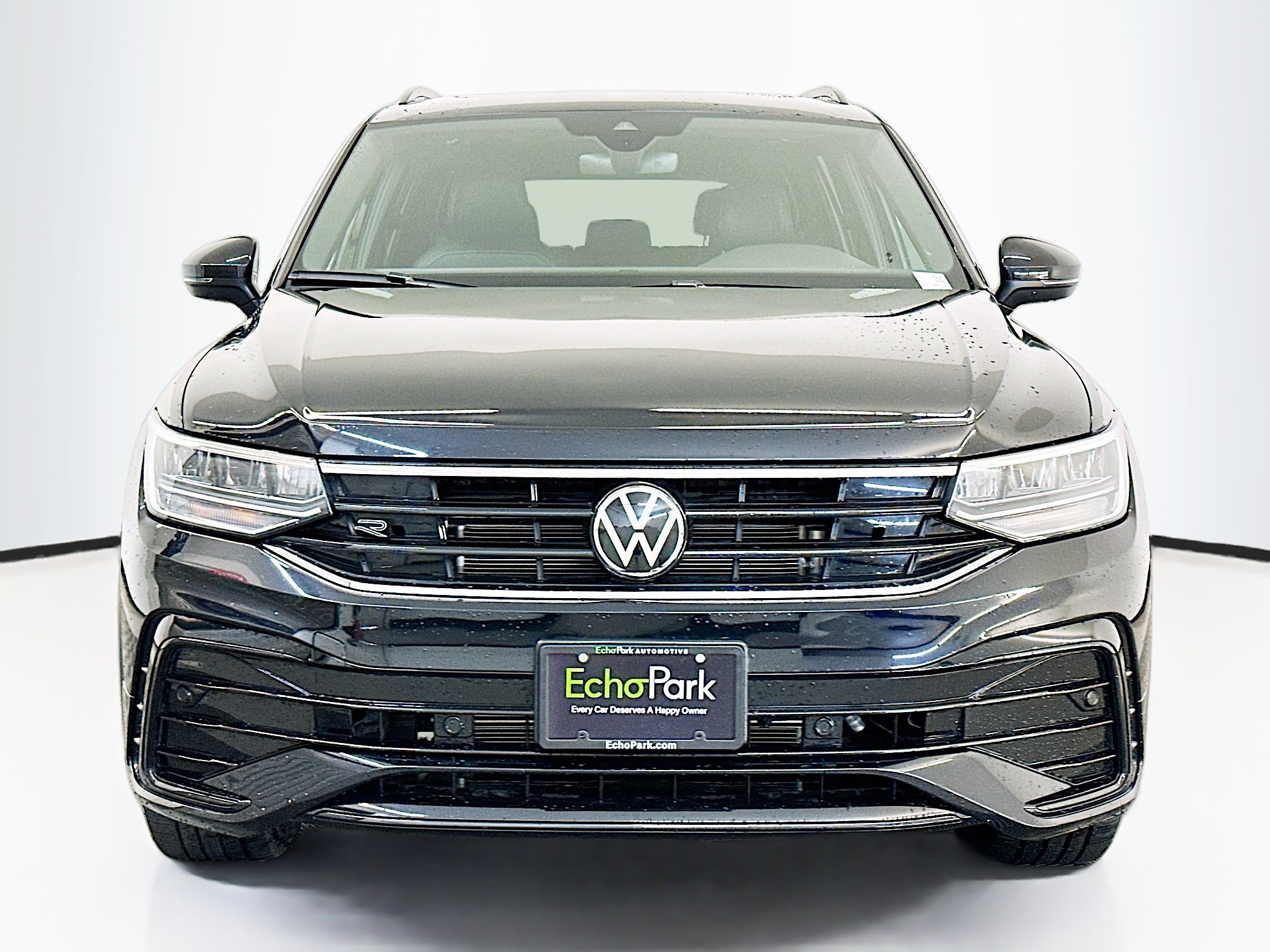 Used 2024 Volkswagen Tiguan SE R-Line image 2