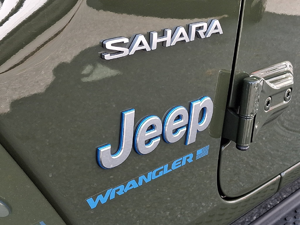 Used 2023 Jeep Wrangler Unlimited Sahara w/ Cold Weather Group AWD/4WD image 34