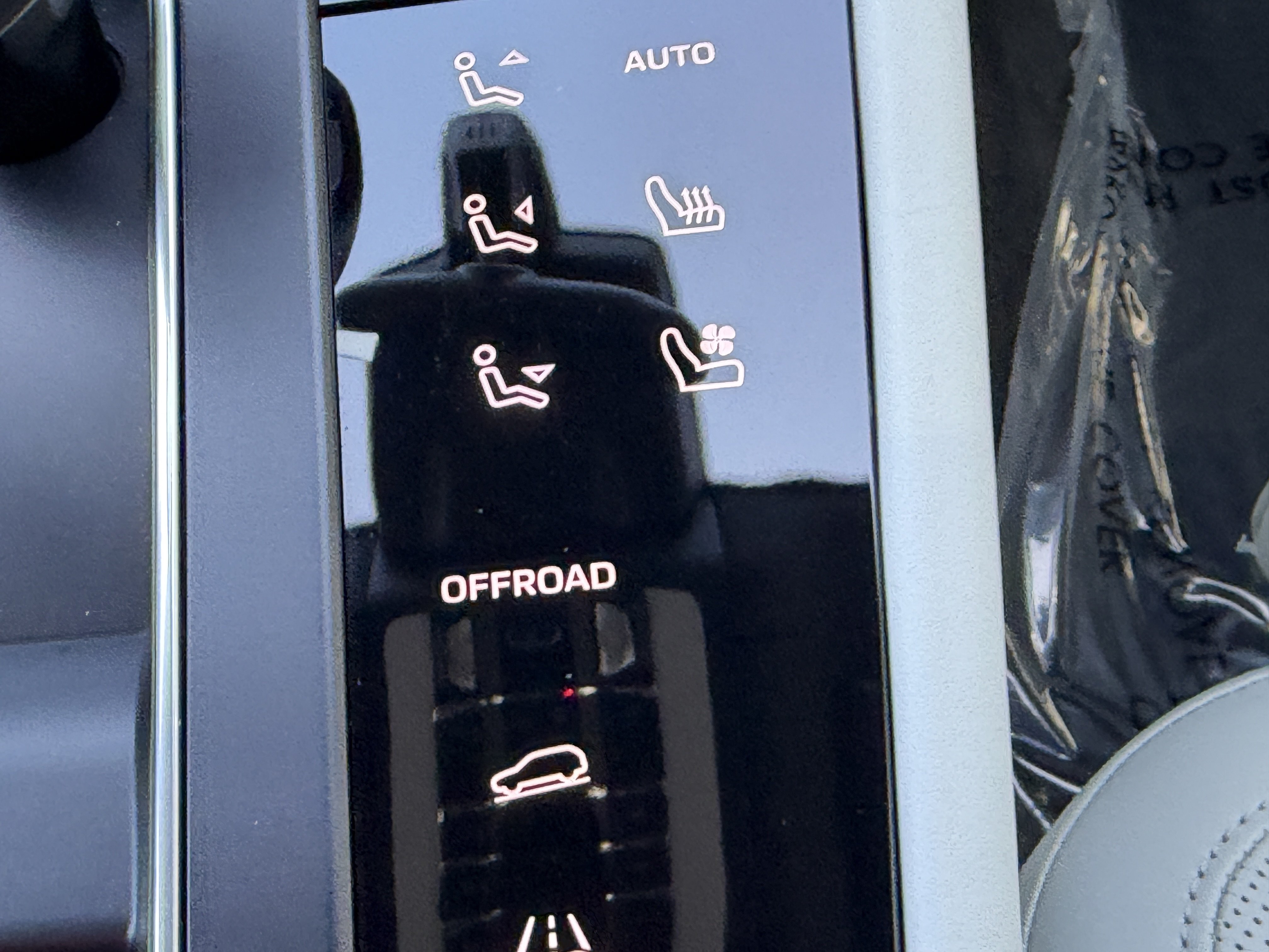 Certified 2023 Porsche Macan AWD/4WD image 15
