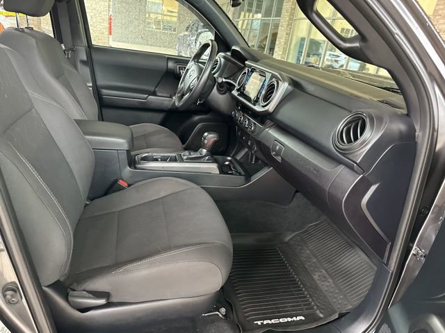 Used 2017 Toyota Tacoma TRD Sport w/ Tow Package (A/T) image 28
