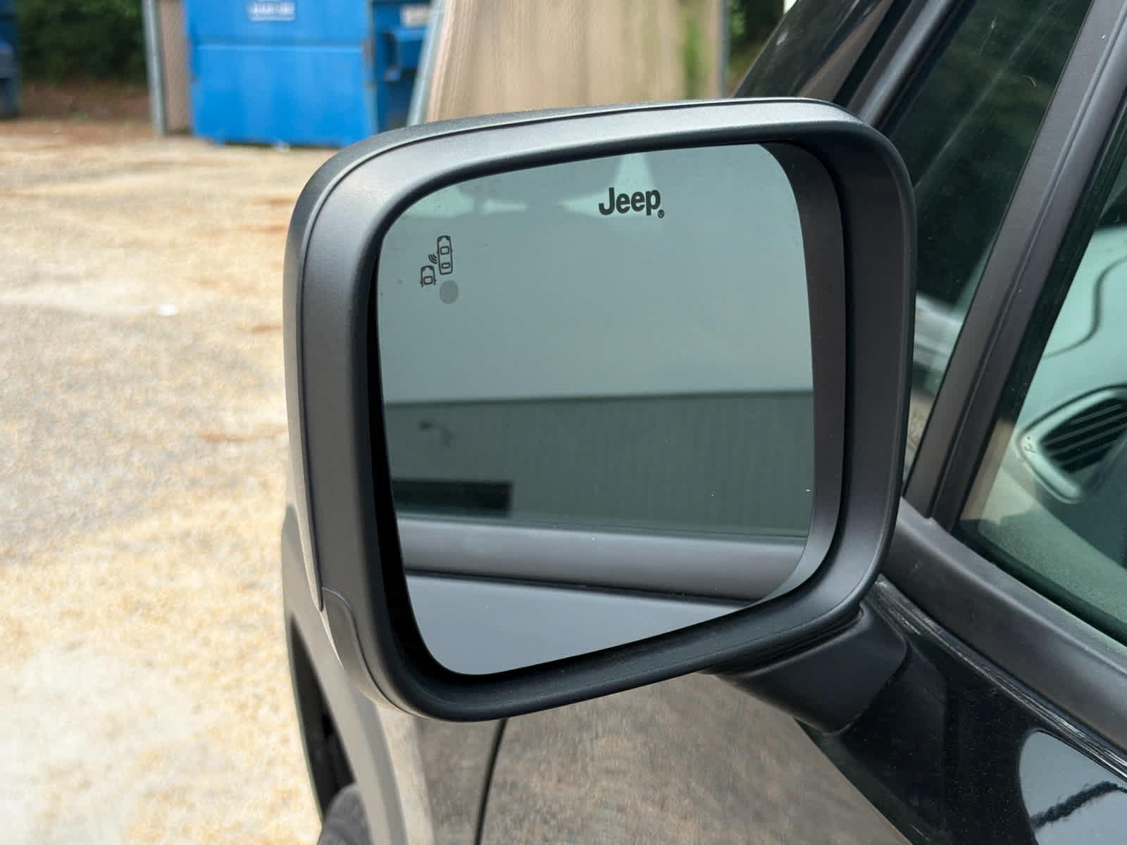 Used 2023 Jeep Renegade Latitude AWD/4WD image 12