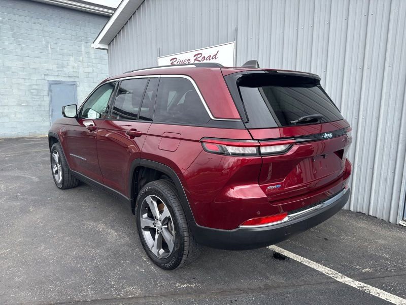 Used 2023 Jeep Grand Cherokee 4WD 4xe image 10