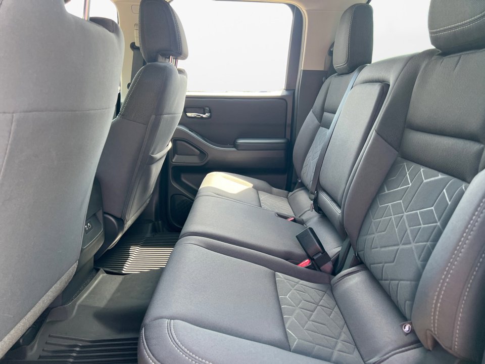 Used 2025 Nissan Frontier SV AWD/4WD image 13