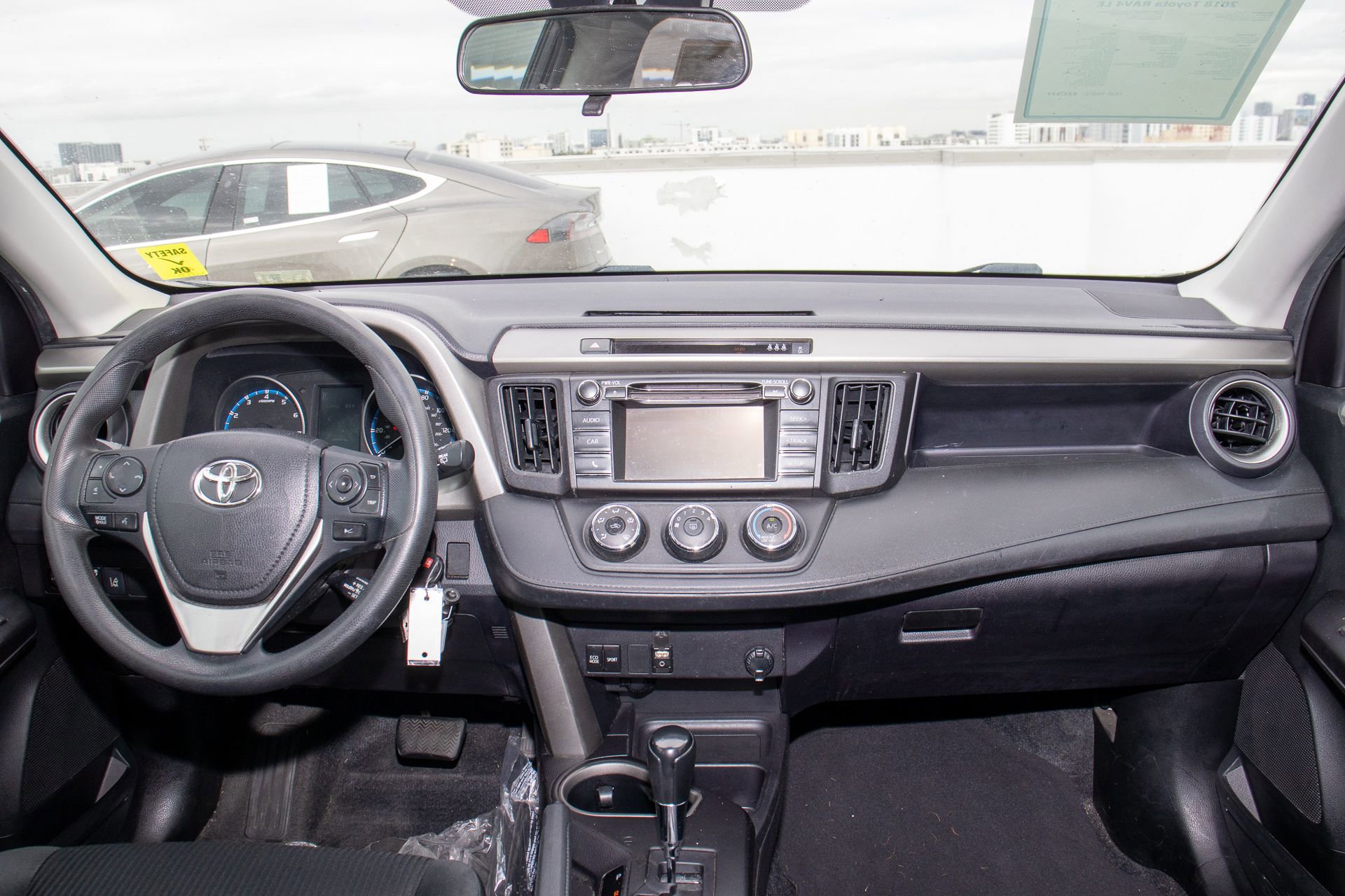 Used 2018 Toyota RAV4 LE image 18