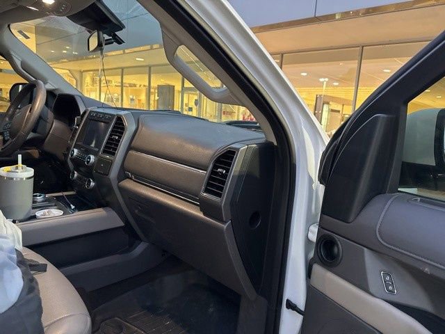 Used 2020 Ford Expedition XLT w/ Equipment Group 202A AWD/4WD image 26