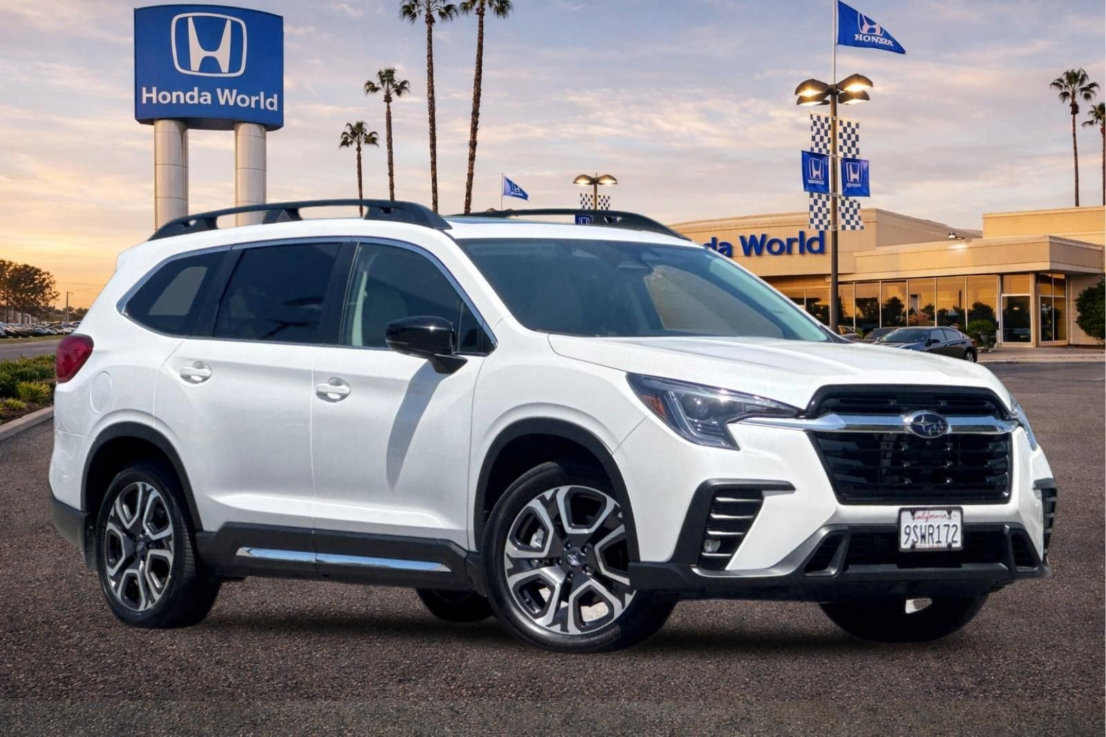 Used 2024 Subaru Ascent Limited w/ Technology Package AWD/4WD image 2