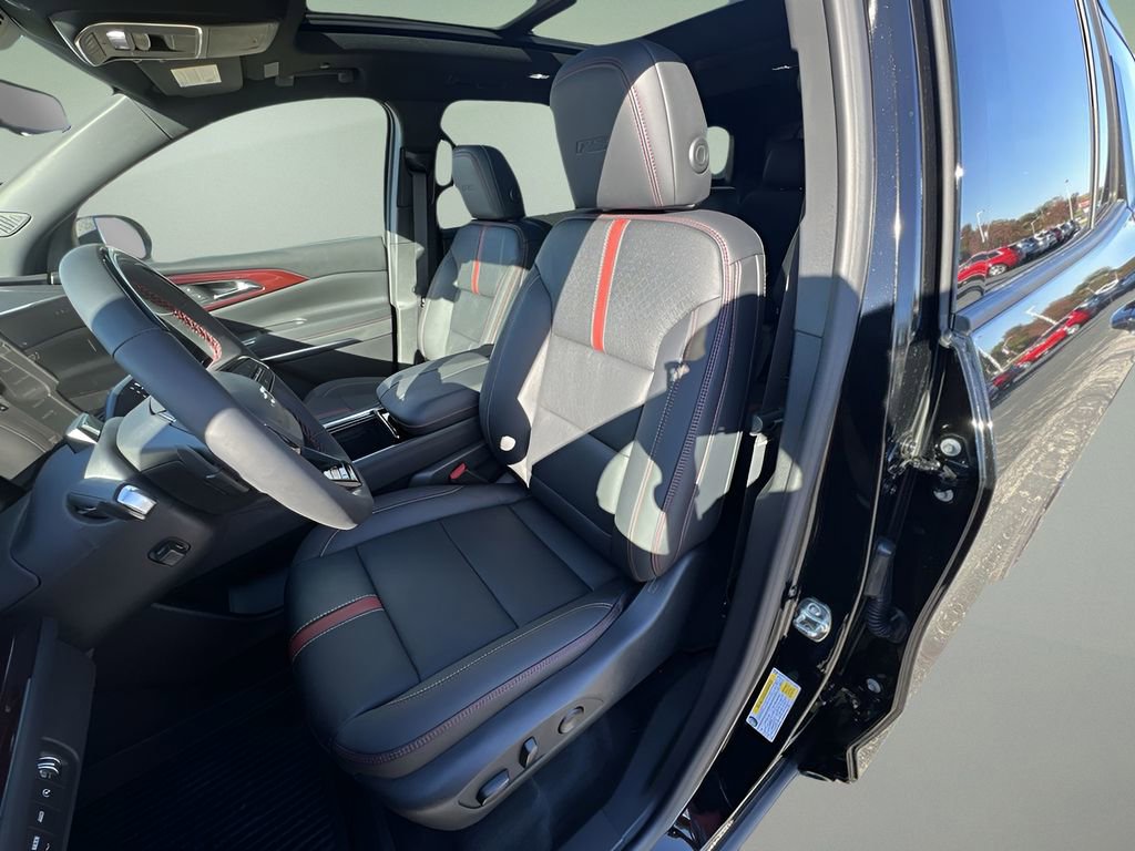 New 2026 Chevrolet Traverse RS w/ LPO, Floor Liner Package image 19