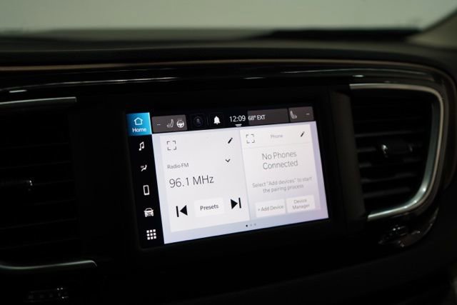 Used 2023 Chrysler Voyager LX FWD image 24