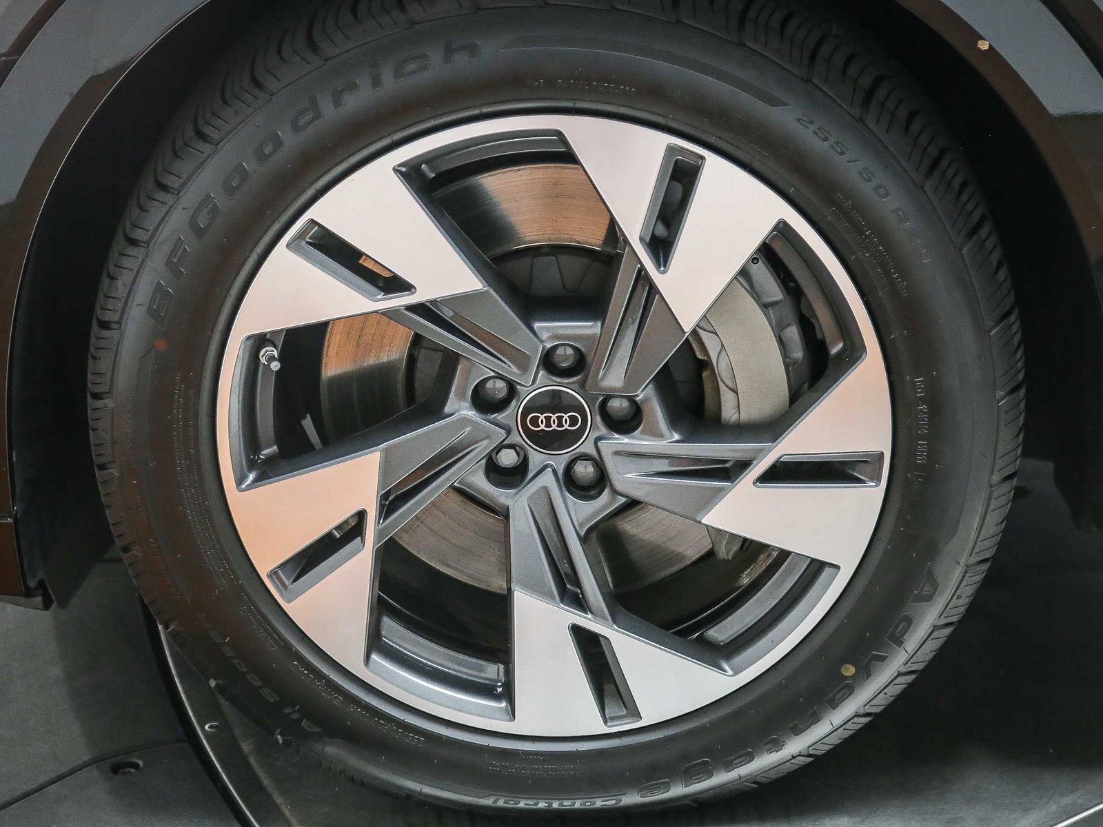 Certified 2022 Audi e-tron Premium Plus AWD/4WD image 10