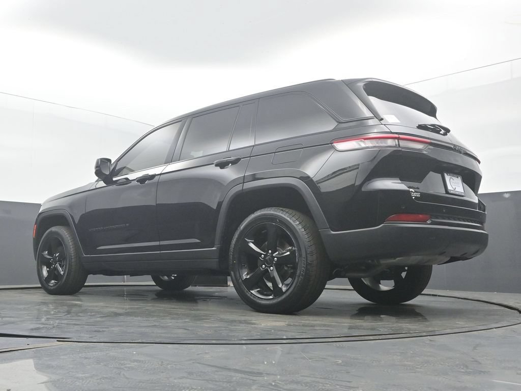 Used 2023 Jeep Grand Cherokee Altitude AWD/4WD image 45