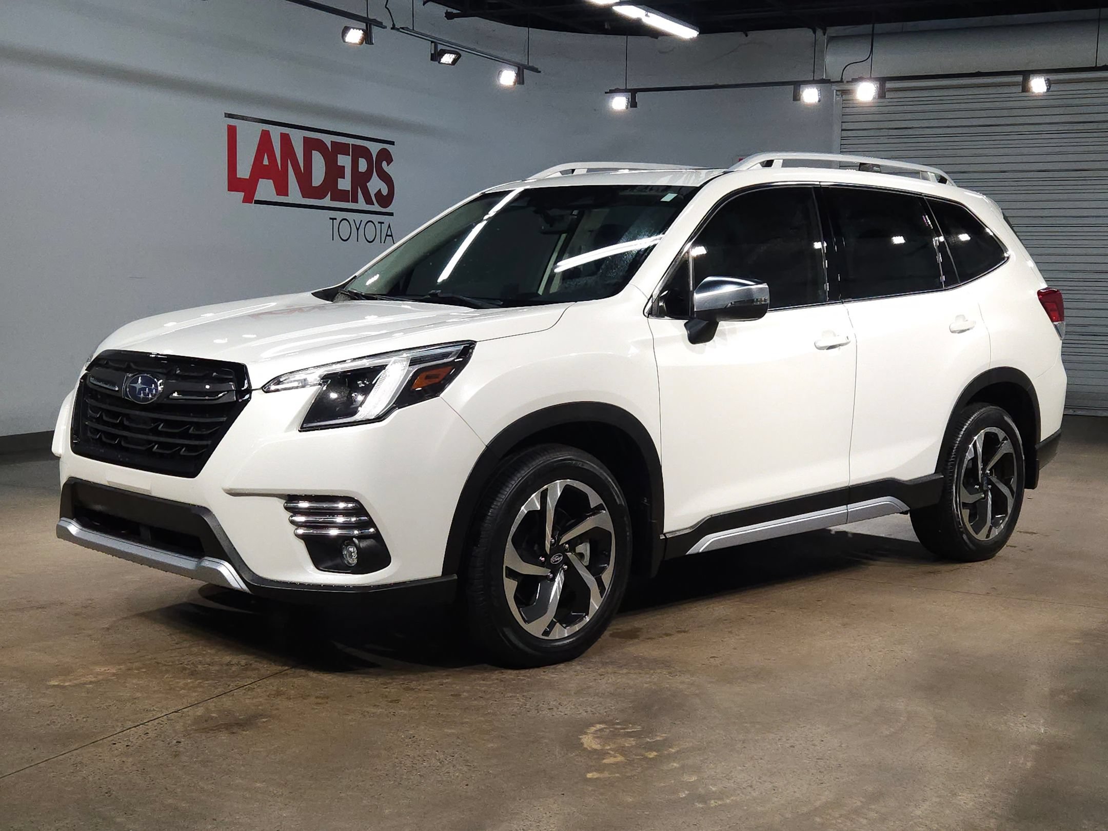 Used 2023 Subaru Forester Touring w/ Popular Package #2 AWD/4WD image 3