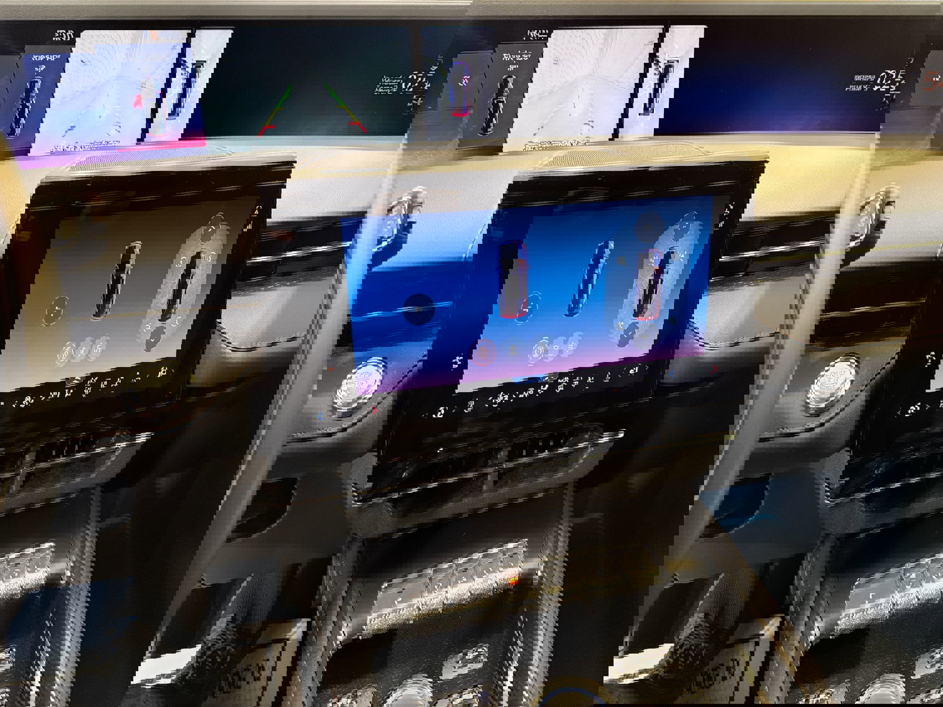 Used 2025 Lincoln Nautilus Premier w/ Jet Appearance Package image 18