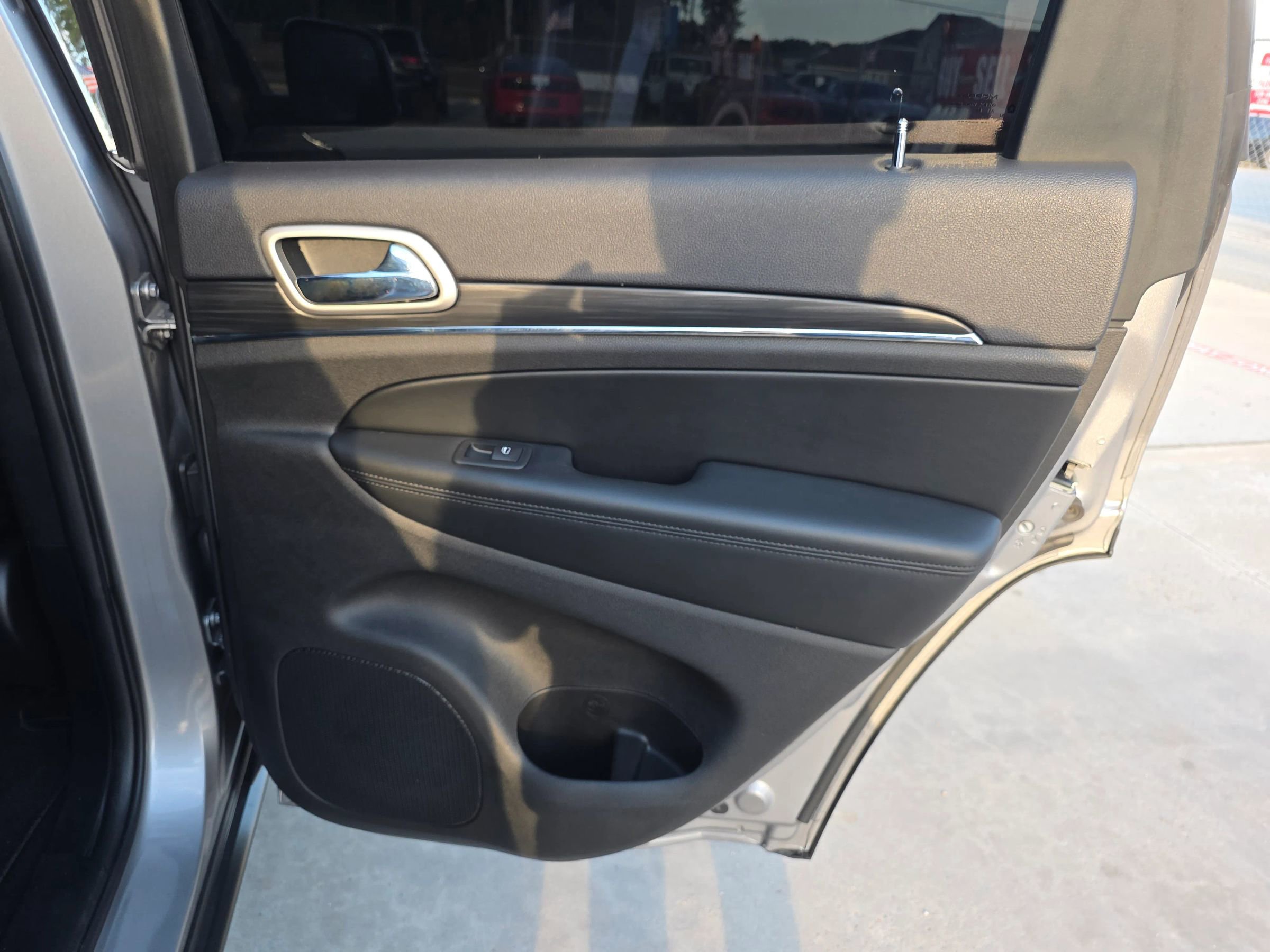 Used 2020 Jeep Grand Cherokee Limited image 28