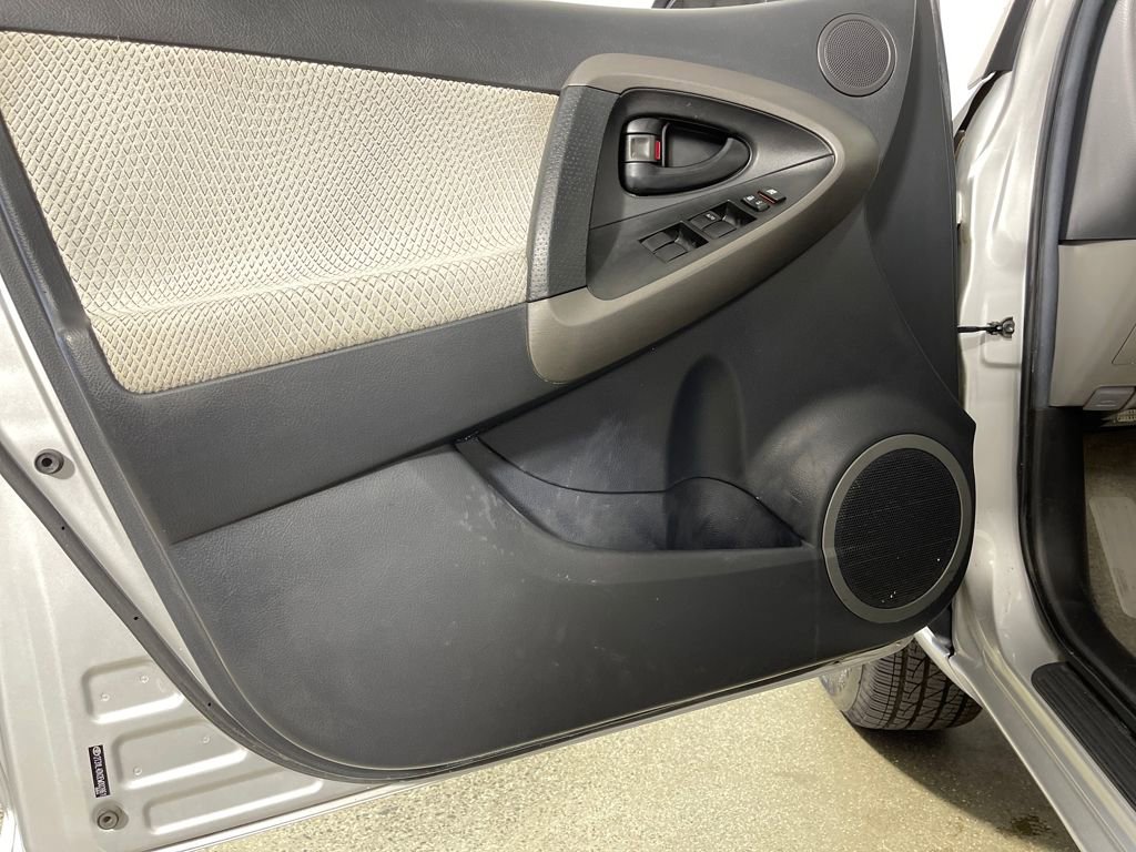 Used 2014 Toyota RAV4 EV FWD image 15