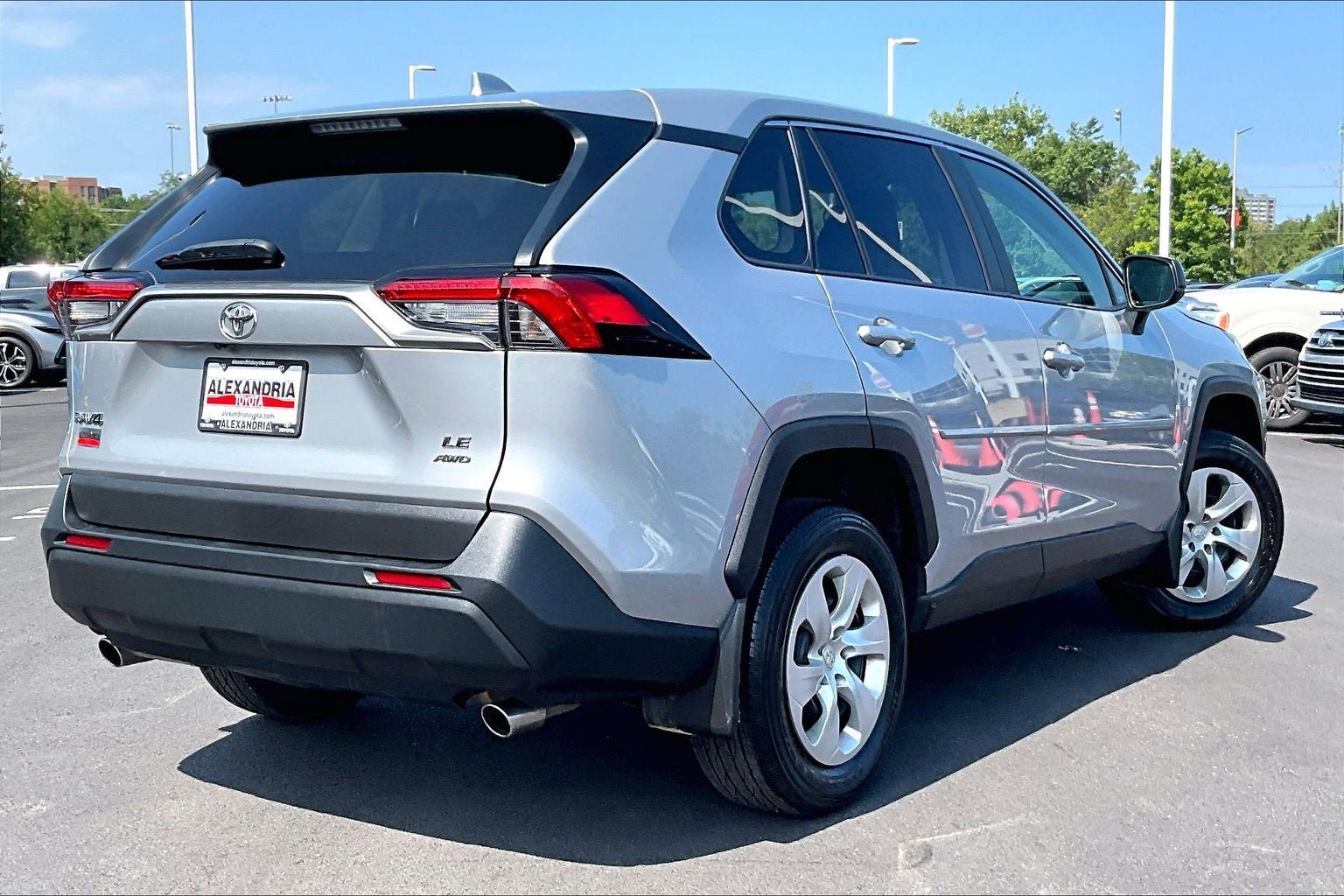 Used 2023 Toyota RAV4 LE AWD/4WD image 12