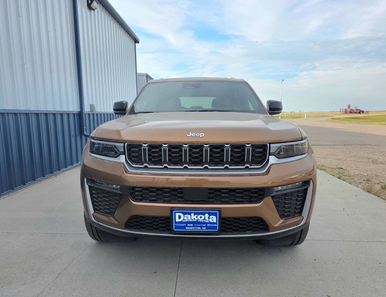 New 2026 Jeep Grand Cherokee Limited w/ Trailer Tow Package AWD/4WD image 3