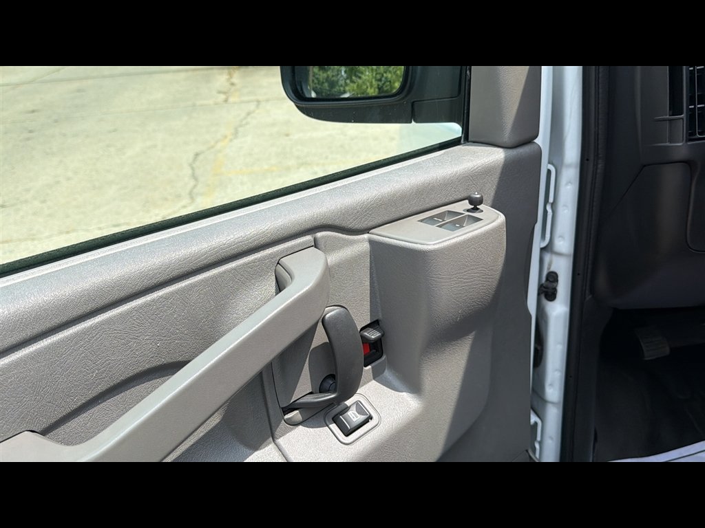 Used 2025 GMC Savana 2500 w/ Driver Convenience Package RWD image 7