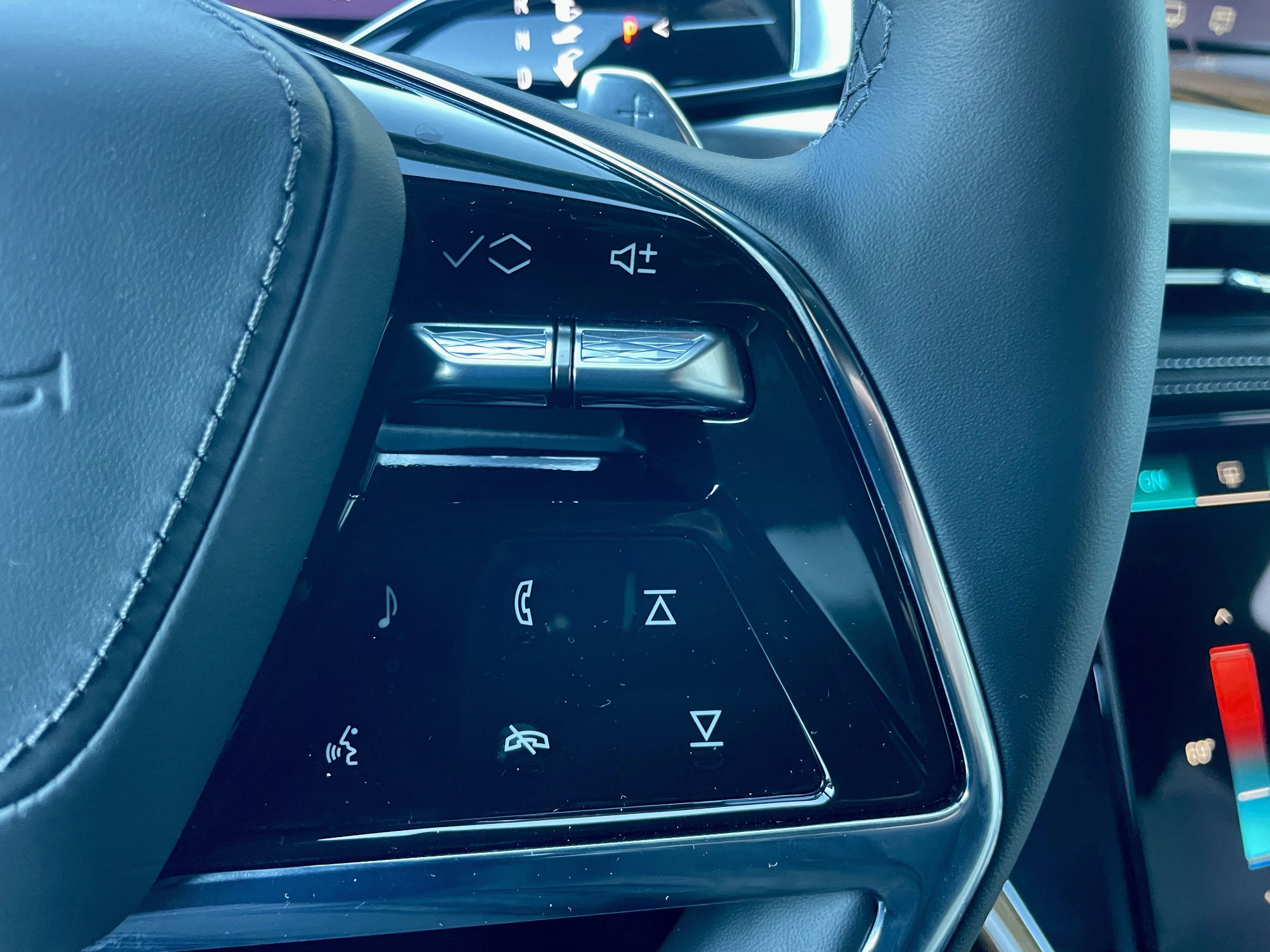 Used 2025 Cadillac Escalade Sport Platinum w/ LPO, ONYX Package image 22