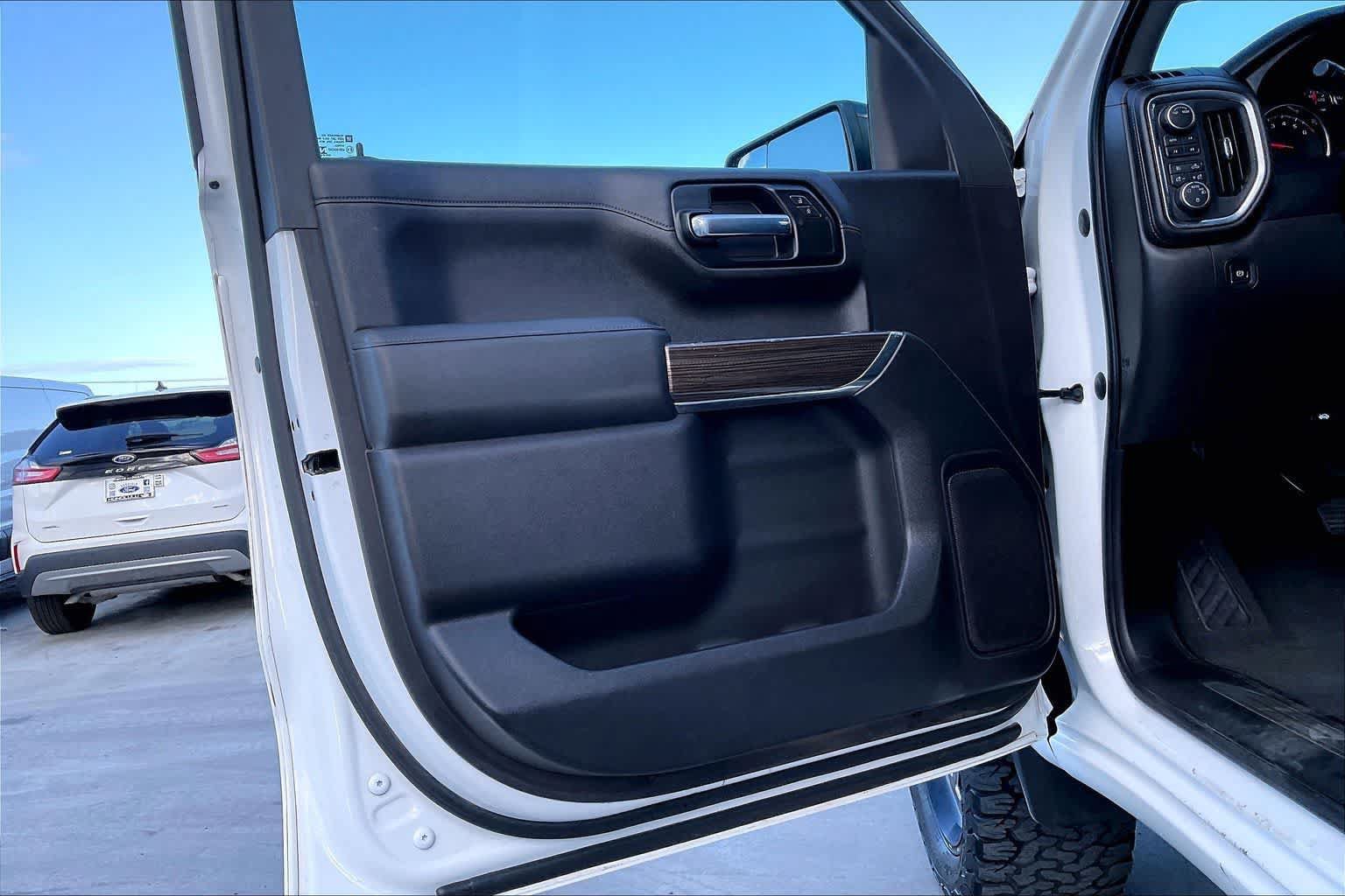 Used 2020 Chevrolet Silverado 1500 LT Trail Boss AWD/4WD image 27