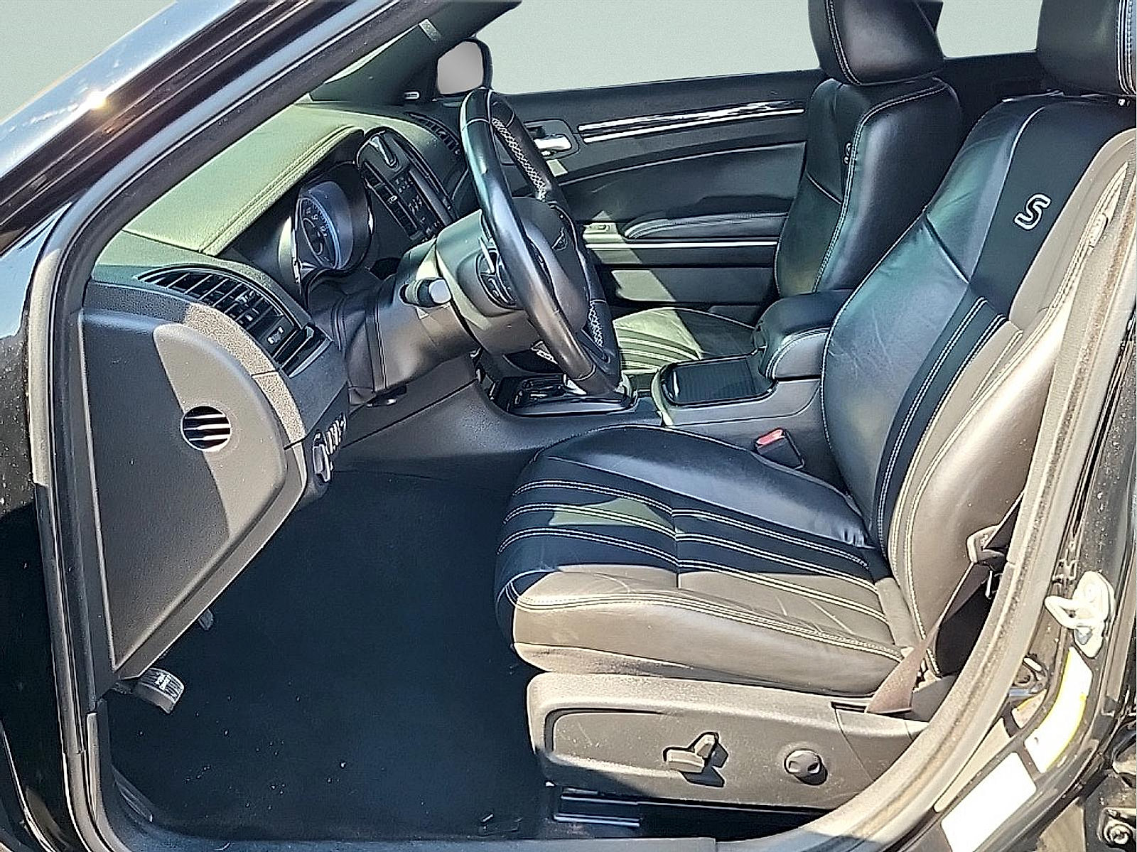Used 2022 Chrysler 300 S AWD/4WD image 11