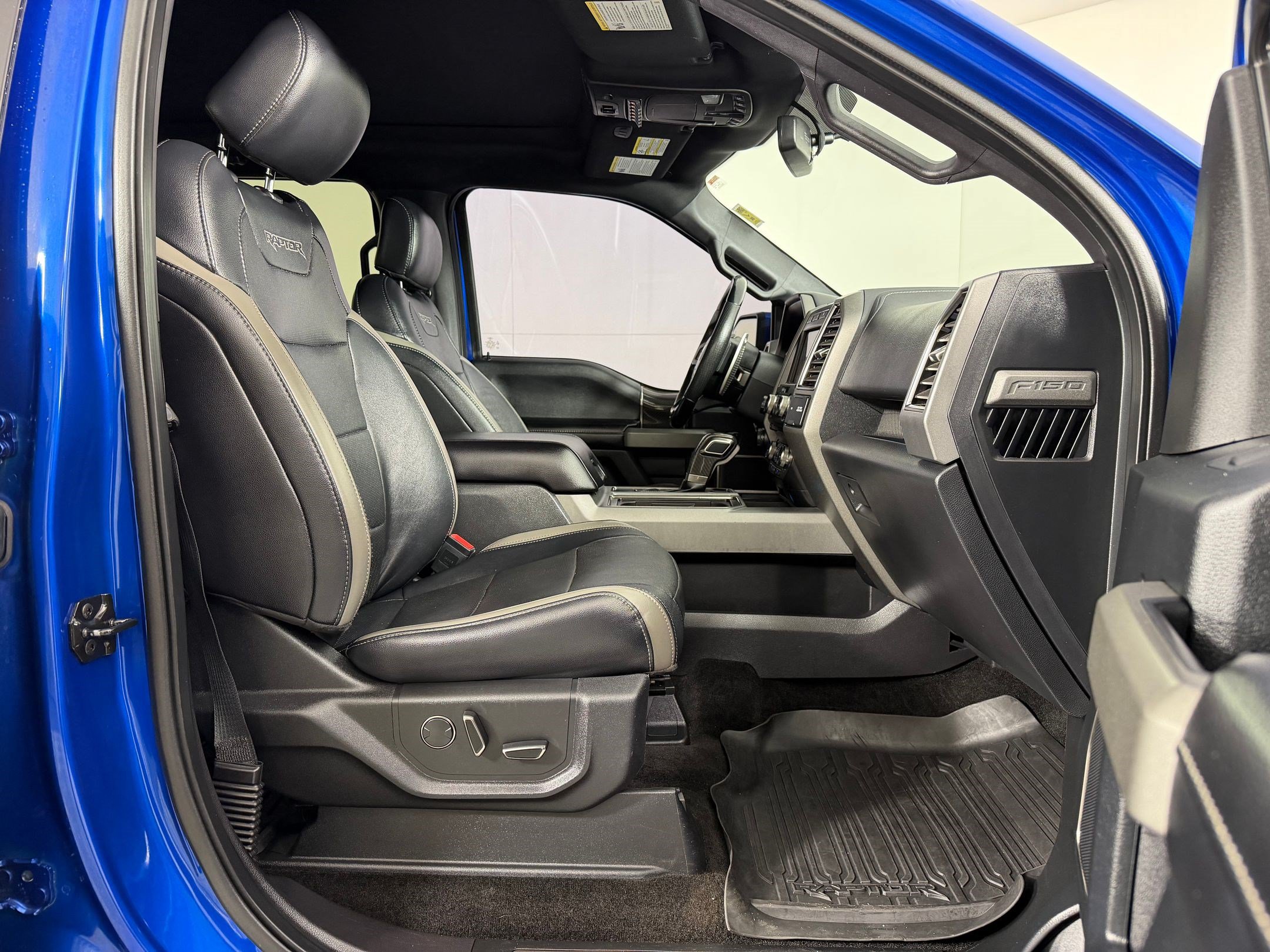 Used 2018 Ford F150 Raptor w/ Equipment Group 802A Luxury AWD/4WD image 29
