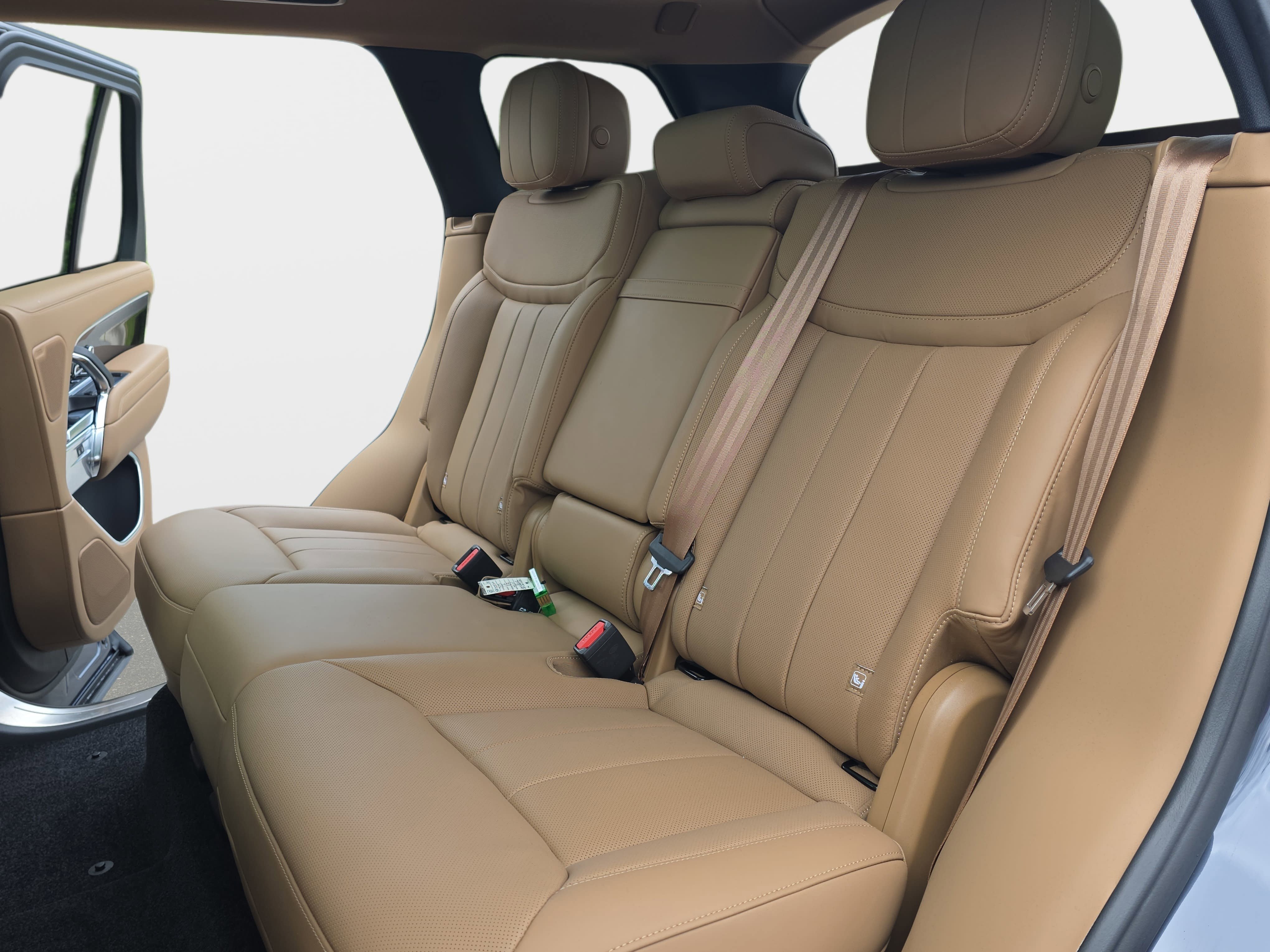 Certified 2025 Land Rover Range Rover SE image 14