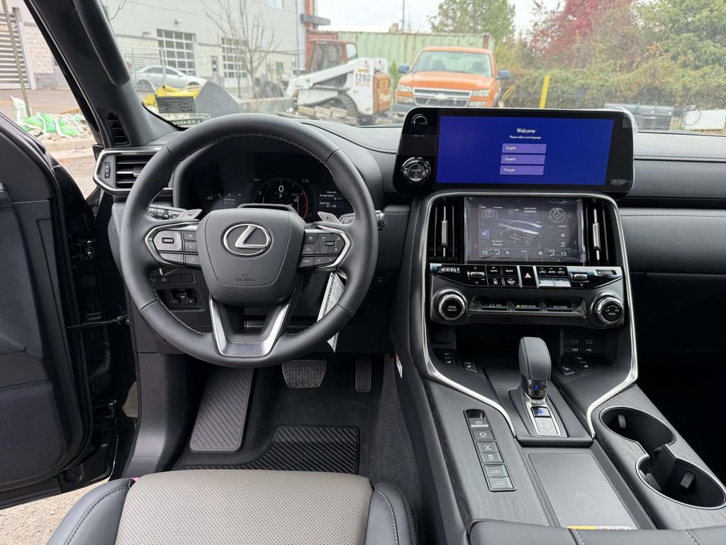 New 2025 Lexus LX 700h Overtrail image 8
