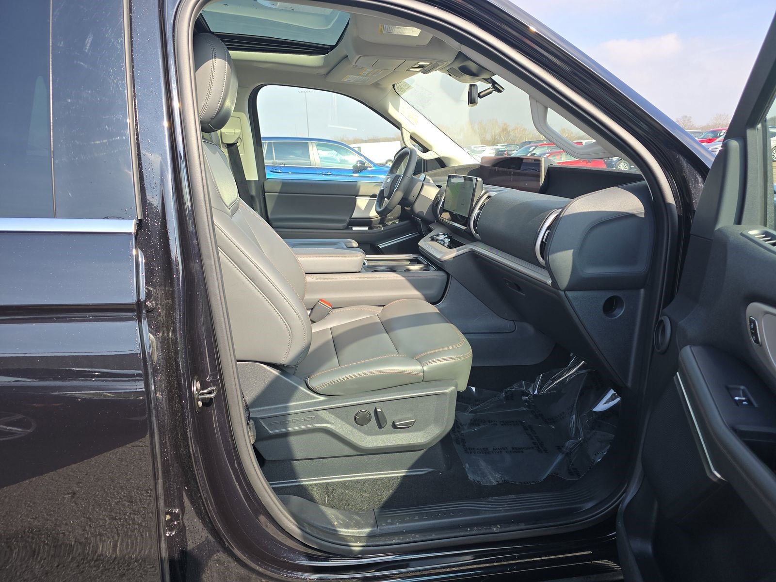 Used 2025 Ford Expedition Max Active AWD/4WD image 14