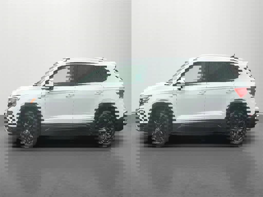 Used 2022 Volkswagen Taos SE w/ Panoramic Sunroof Package image 3