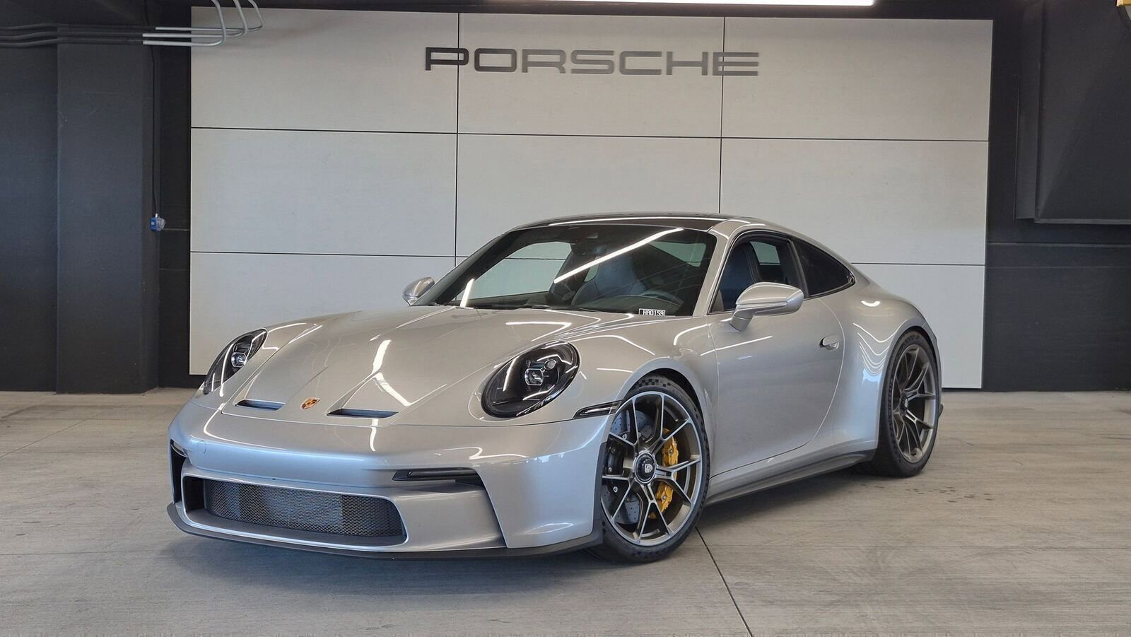 Certified 2022 Porsche 911 GT3 RWD image 1