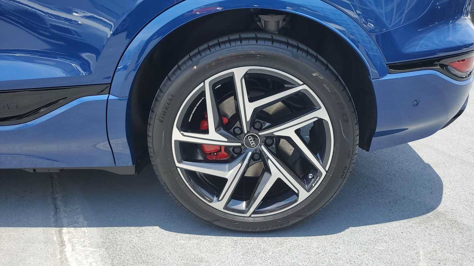 New 2027 Audi SQ6 e-tron Premium Plus AWD/4WD image 13