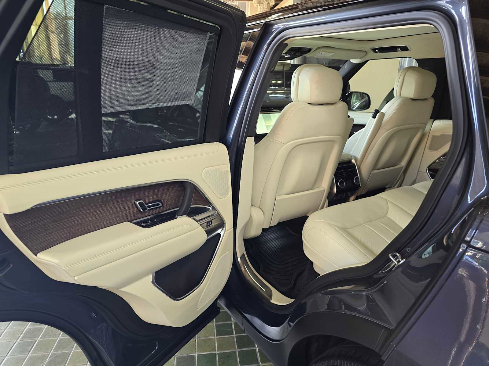 New 2026 Land Rover Range Rover SE image 17